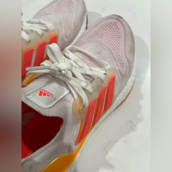 Adidas Ultraboost Light Running Shoes - Women’s size 6.5 - Picture 4 of 6